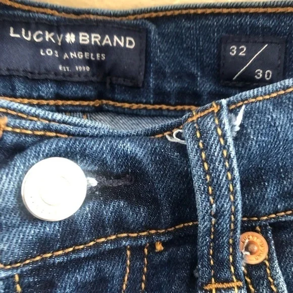 Lucky Brand 410 Athletic Slim Jeans Size 32/30 - Picture 2 of 5